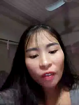 Snapshot of Squirrel-Pear chatting on 11/04/25, 02:49 Squirrel-Pear online show from 11/04/25, 02:49