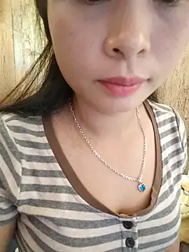 Snapshot of Squirrel-Pear chatting on 11/08/25, 12:55 Squirrel-Pear online show from 11/08/25, 12:55