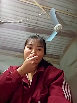 Snapshot of Squirrel-Pear chatting on 11/20/25, 09:14 Squirrel-Pear online show from 11/20/25, 09:14