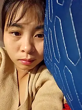 Snapshot of Squirrel-Pear chatting on 11/23/25, 09:25 Squirrel-Pear online show from 11/23/25, 09:25