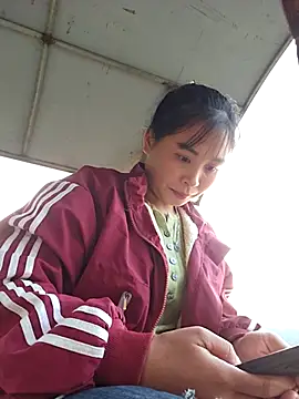 Snapshot of Squirrel-Pear chatting on 11/24/25, 09:53 Squirrel-Pear online show from 11/24/25, 09:53