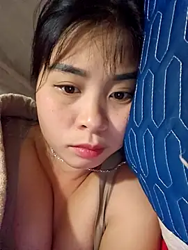 Snapshot of Squirrel-Pear chatting on 11/24/25, 10:42 Squirrel-Pear online show from 11/24/25, 10:42