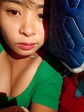 Snapshot of Squirrel-Pear chatting on 11/26/25, 10:11 Squirrel-Pear online show from 11/26/25, 10:11