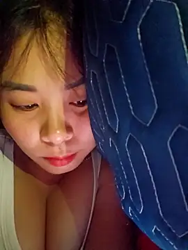 Snapshot of Squirrel-Pear chatting on 12/13/25, 11:54 Squirrel-Pear online show from 12/13/25, 11:54