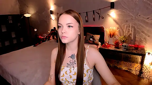 MelissaBell  online show from 10/28/25, 02:04