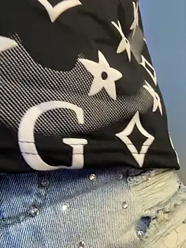 Snapshot of Bong-g chatting on 03/14/26, 05:46 Bong-g online show from 03/14/26, 05:46