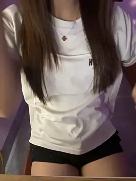 Snapshot of Bong-g chatting on 04/15/26, 01:29 Bong-g online show from 04/15/26, 01:29