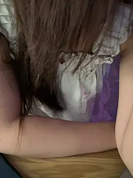 Snapshot of Bong-g chatting on 04/17/26, 04:21 Bong-g online show from 04/17/26, 04:21