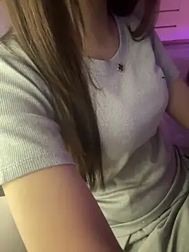 Snapshot of Bong-g chatting on 04/24/26, 06:21 Bong-g online show from 04/24/26, 06:21