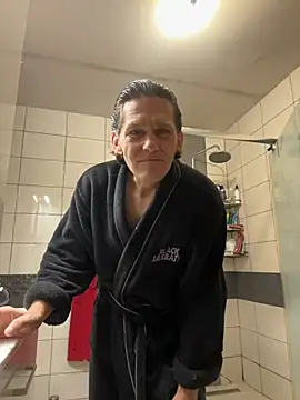 Snapshot of kon77777 chatting on 11/10/25, 04:22 kon77777 online show from 11/10/25, 04:22