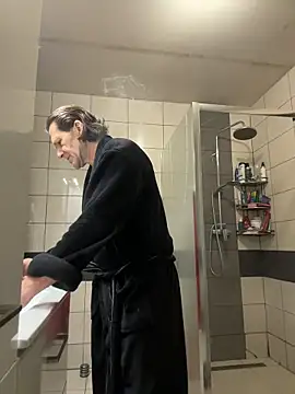 Snapshot of kon77777 chatting on 11/11/25, 06:24 kon77777 online show from 11/11/25, 06:24