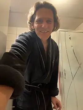 Snapshot of kon77777 chatting on 11/15/25, 05:49 kon77777 online show from 11/15/25, 05:49