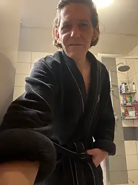 Snapshot of kon77777 chatting on 11/17/25, 03:34 kon77777 online show from 11/17/25, 03:34