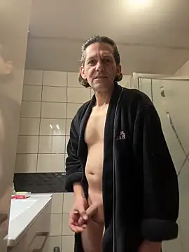 Snapshot of kon77777 chatting on 11/18/25, 03:23 kon77777 online show from 11/18/25, 03:23