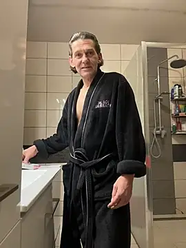 Snapshot of kon77777 chatting on 11/19/25, 03:17 kon77777 online show from 11/19/25, 03:17