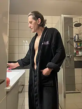 Snapshot of kon77777 chatting on 11/22/25, 05:06 kon77777 online show from 11/22/25, 05:06