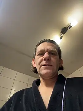 Snapshot of kon77777 chatting on 11/25/25, 03:39 kon77777 online show from 11/25/25, 03:39