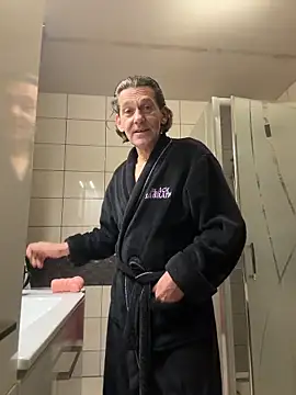 Snapshot of kon77777 chatting on 11/29/25, 05:32 kon77777 online show from 11/29/25, 05:32