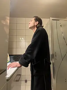 Snapshot of kon77777 chatting on 11/30/25, 04:49 kon77777 online show from 11/30/25, 04:49