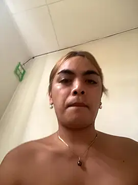 Snapshot of SeductiveRoxy69 chatting on 10/28/25, 03:54 SeductiveRoxy69 online show from 10/28/25, 03:54