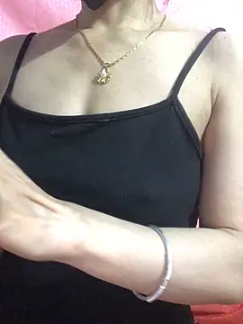 Snapshot of Kylie_beem chatting on 12/19/25, 02:40 Kylie beem online show from 12/19/25, 02:40