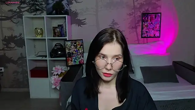 Mell Hyees online show from 11/24/25, 06:07