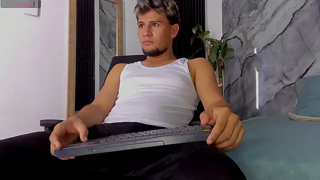 Snapshot of Alan-Smith1 chatting on 11/08/25, 07:45 Alan-Smith1 online show from 11/08/25, 07:45