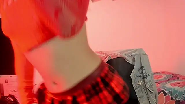 Snapshot of Nikki__uwu chatting on 04/05/26, 07:33 Nikki uwu online show from 04/05/26, 07:33