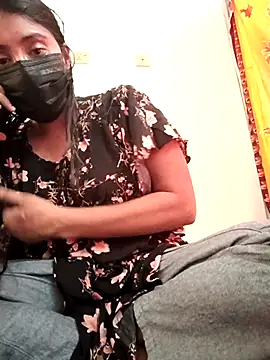 Snapshot of Hot_Angle chatting on 04/13/26, 11:05 Hot Angle online show from 04/13/26, 11:05