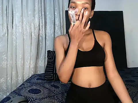 MinnieBee101 online show from 02/15/26, 04:58