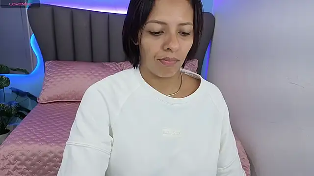 Snapshot of Aria_Russo chatting on 11/14/25, 03:00 Aria Russo online show from 11/14/25, 03:00