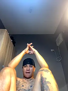 Snapshot of Sweet_Guy_tattoo chatting on 11/01/25, 02:19 Sweet Guy tattoo online show from 11/01/25, 02:19