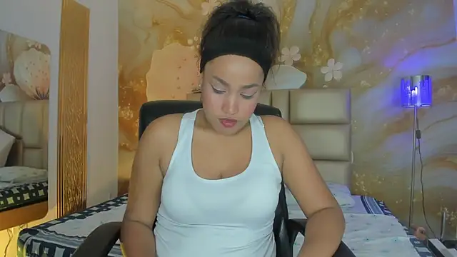 NahomiWalker  online show from 12/01/25, 07:41