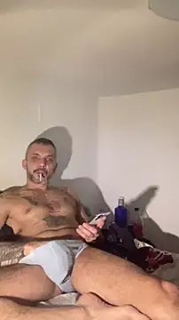 Snapshot of Italmanu85 chatting on 11/17/25, 01:00 Italmanu85 online show from 11/17/25, 01:00