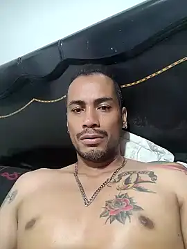 Snapshot of Michell85 chatting on 10/27/25, 02:04 Michell85 online show from 10/27/25, 02:04