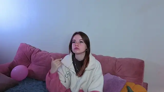 Snapshot of NormanEnsing chatting on 10/31/25, 07:31 NormanEnsing online show from 10/31/25, 07:31