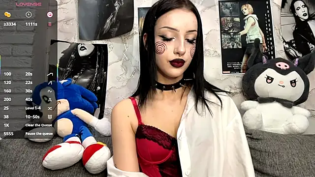 Snapshot of ForeTiff chatting on 10/31/25, 07:15 ForeTiff online show from 10/31/25, 07:15