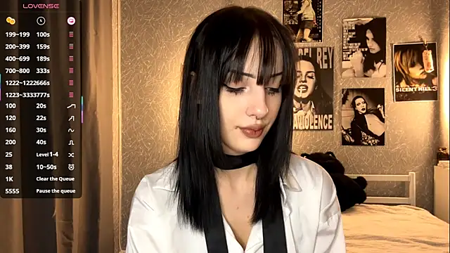 Snapshot of ForeTiff chatting on 11/19/25, 08:31 ForeTiff online show from 11/19/25, 08:31