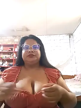 Snapshot of celeste122595 chatting on 11/06/25, 03:02 celeste122595 online show from 11/06/25, 03:02