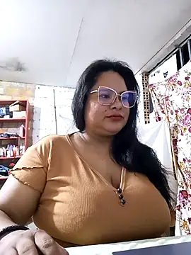 Snapshot of celeste122595 chatting on 11/12/25, 03:18 celeste122595 online show from 11/12/25, 03:18