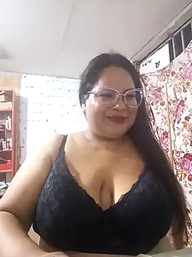 Snapshot of celeste122595 chatting on 11/16/25, 03:45 celeste122595 online show from 11/16/25, 03:45