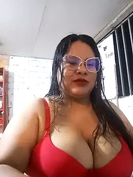 Snapshot of celeste122595 chatting on 11/24/25, 03:06 celeste122595 online show from 11/24/25, 03:06