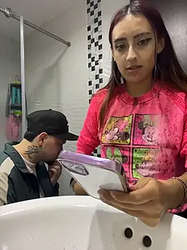 Snapshot of zelda_kuro chatting on 11/15/25, 04:21 zelda kuro online show from 11/15/25, 04:21