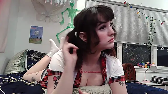 Trickylucy555 online show from 02/11/26, 05:34