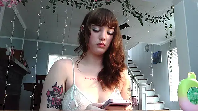 Snapshot of Trickylucy555 chatting on 08/06/26, 05:37 Trickylucy555 online show from 08/06/26, 05:37