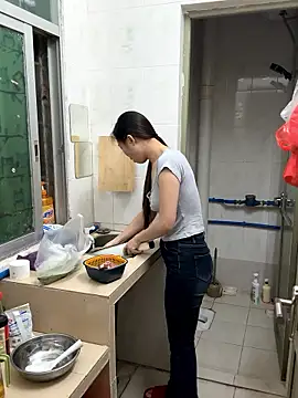 Snapshot of aaaaawhate chatting on 01/10/26, 11:01 aaaaawhate online show from 01/10/26, 11:01