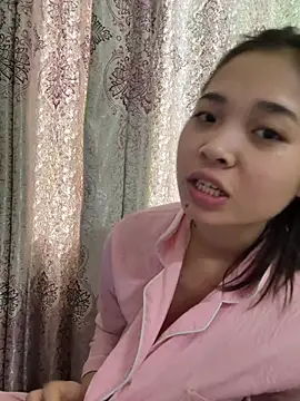 Snapshot of aaaaawhate chatting on 02/17/26, 08:33 aaaaawhate online show from 02/17/26, 08:33