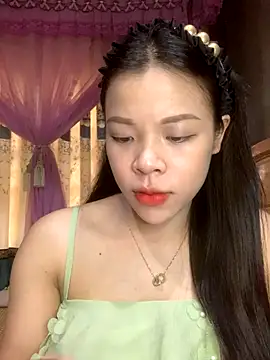 Snapshot of Duck_dona chatting on 10/30/25, 07:54 Duck dona online show from 10/30/25, 07:54