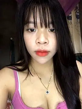 Snapshot of Duck_dona chatting on 12/22/25, 01:02 Duck dona online show from 12/22/25, 01:02