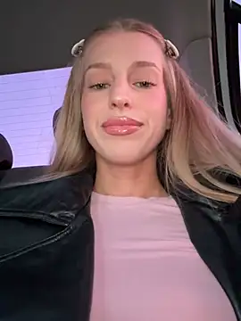 Snapshot of kira_mia chatting on 03/07/26, 03:42 kira mia online show from 03/07/26, 03:42